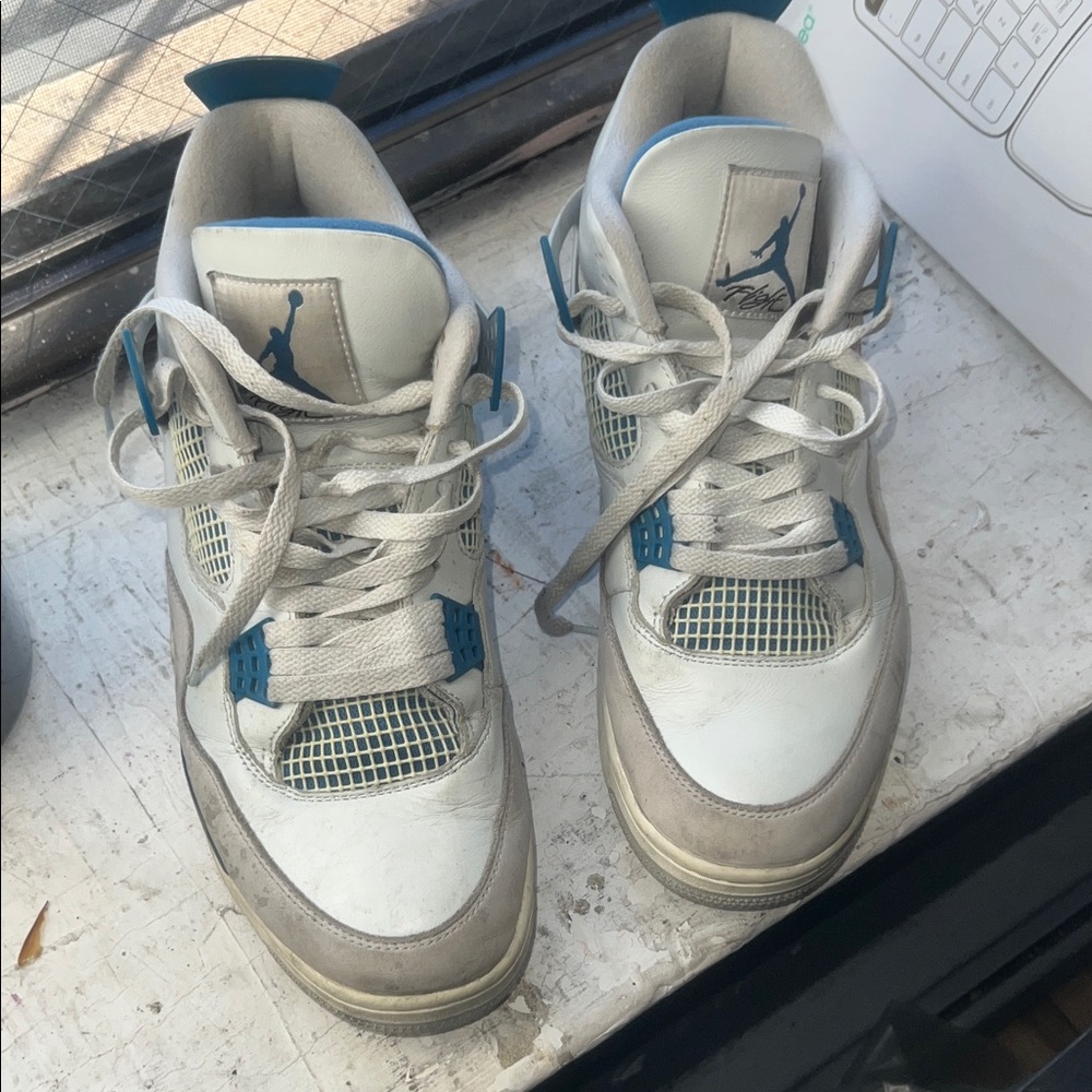 Mens Jordan 4 model, sz 11.5